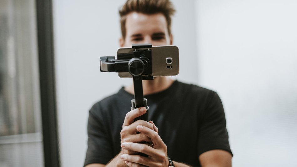 Man holding a gimbal with a phone