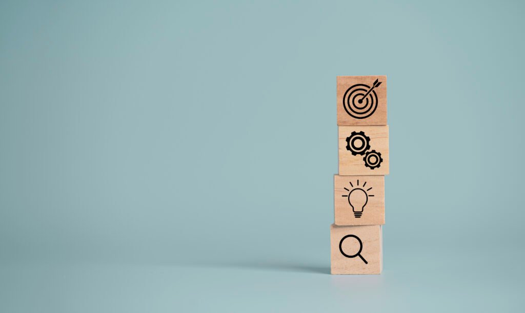 Target board with arrow print screen on wooden cube block to set